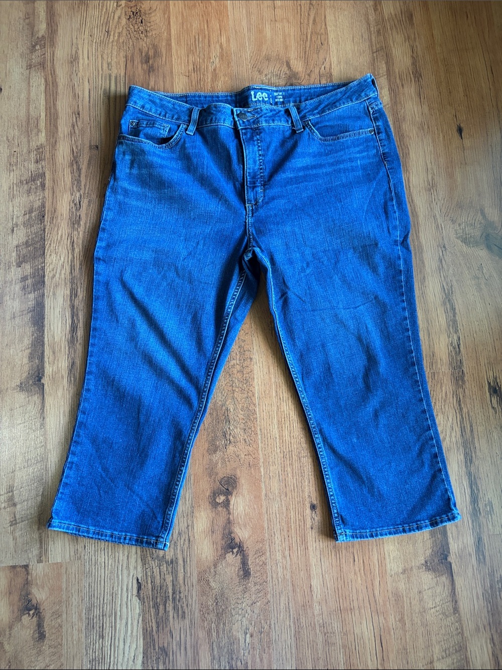 Lee Women’s Mid-Rise Capri Jeans in Dark Blue Denim